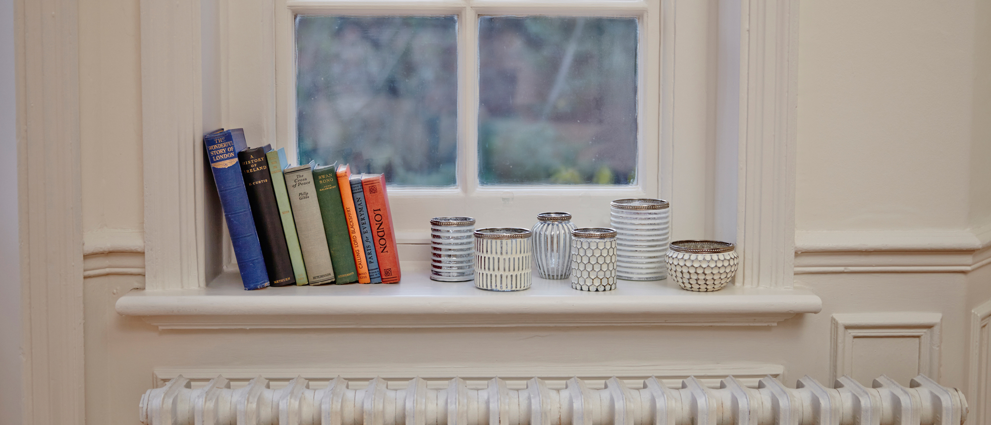 4 Ways to organise your bookcase