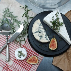 Cheese dome and utensils