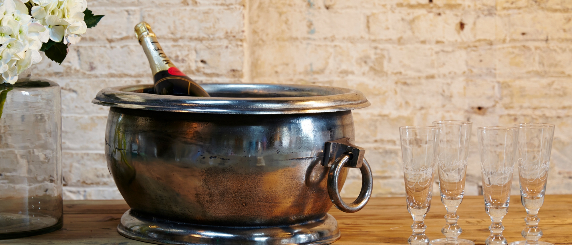 Large champagne bucket with flutes